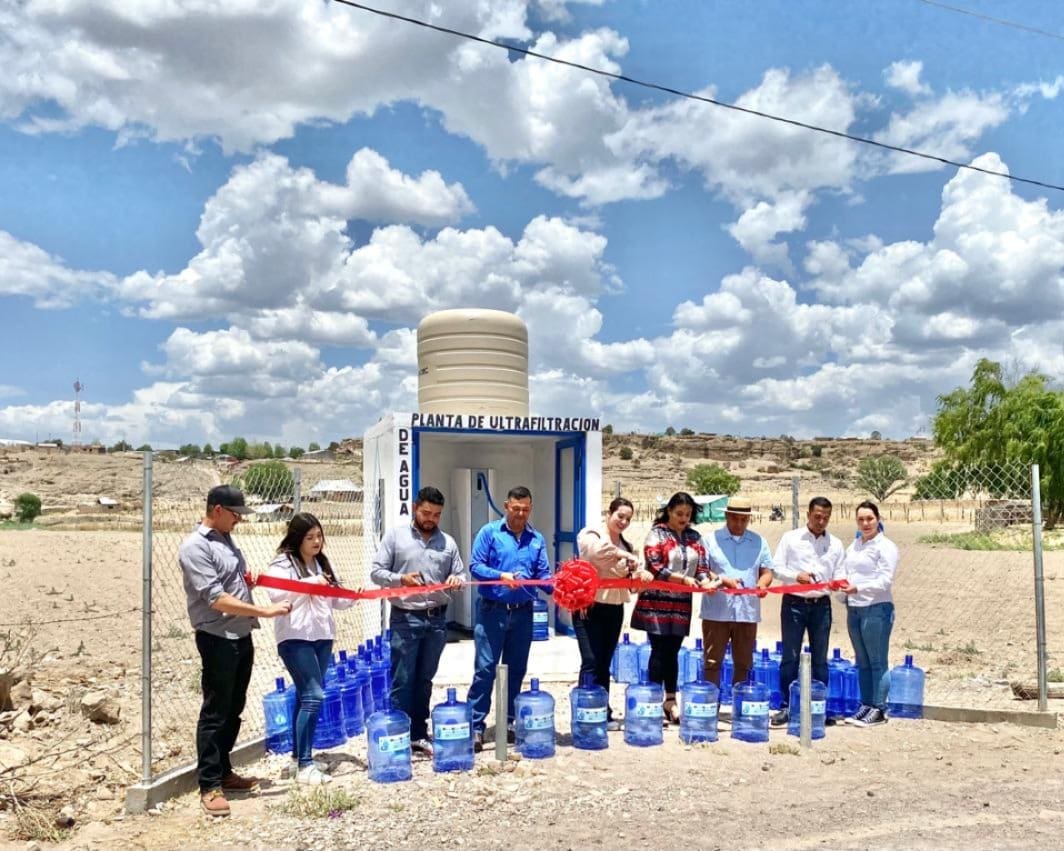 Comunidad rarámuri estrena planta purificadora de agua en la sierra