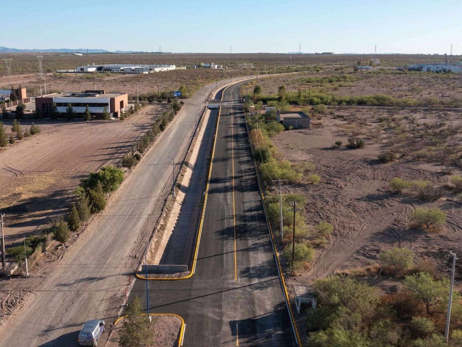 Mejoran acceso principal al Parque Industrial de Delicias con inversión estatal