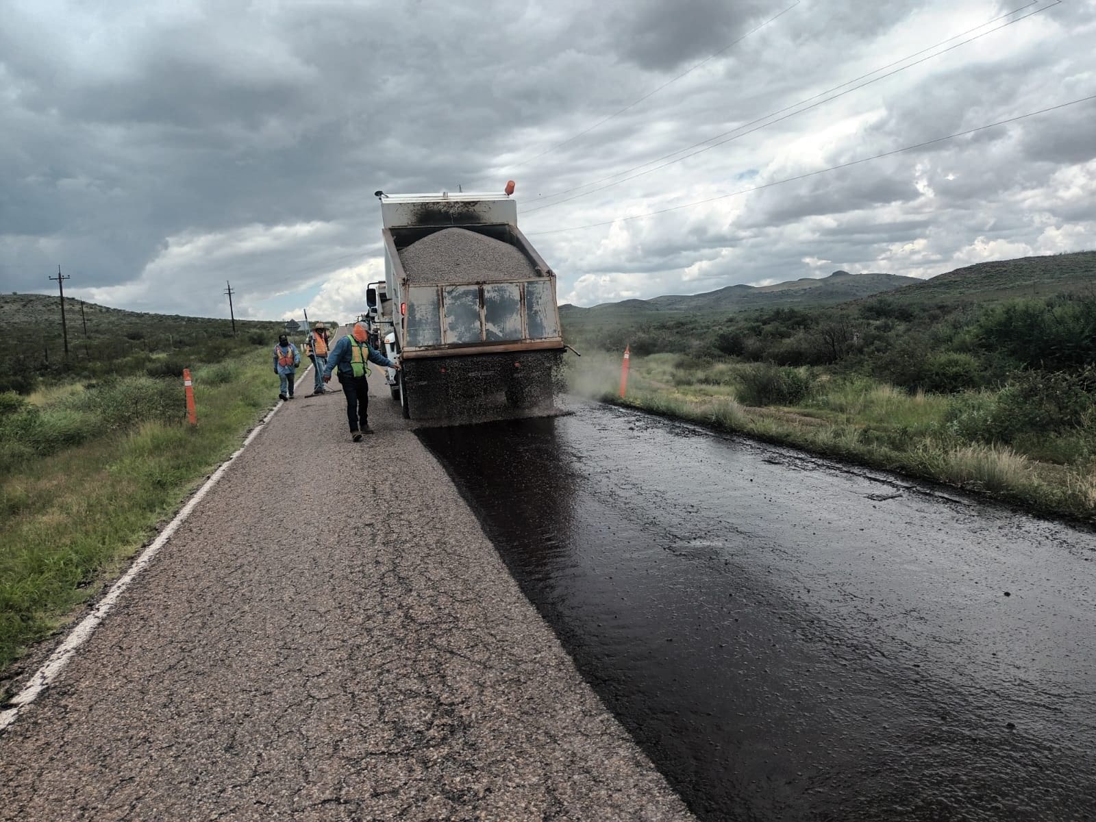Refuerzan mantenimiento en carretera Camargo-Ojinaga