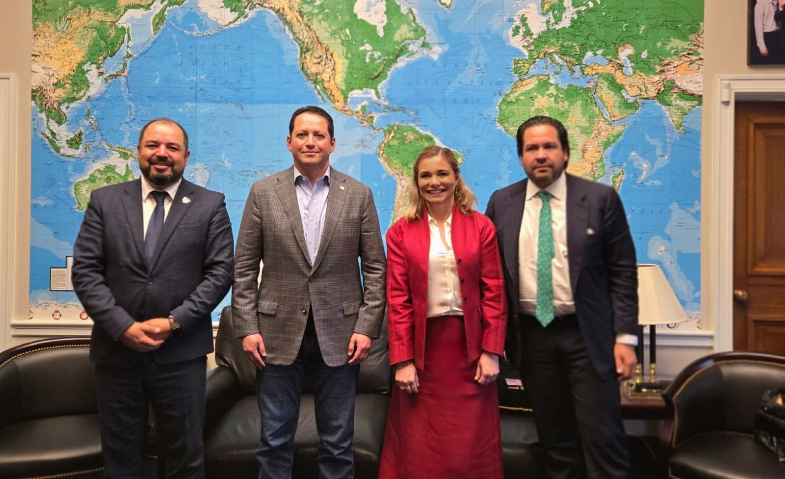 Maru Campos refuerza alianza con EU en reunión con congresista texano