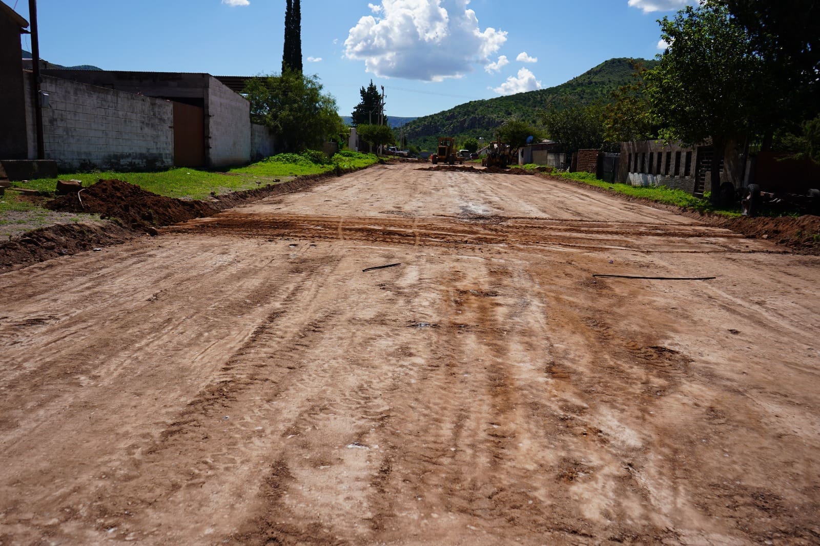 Arrancan pavimentación en El Charco