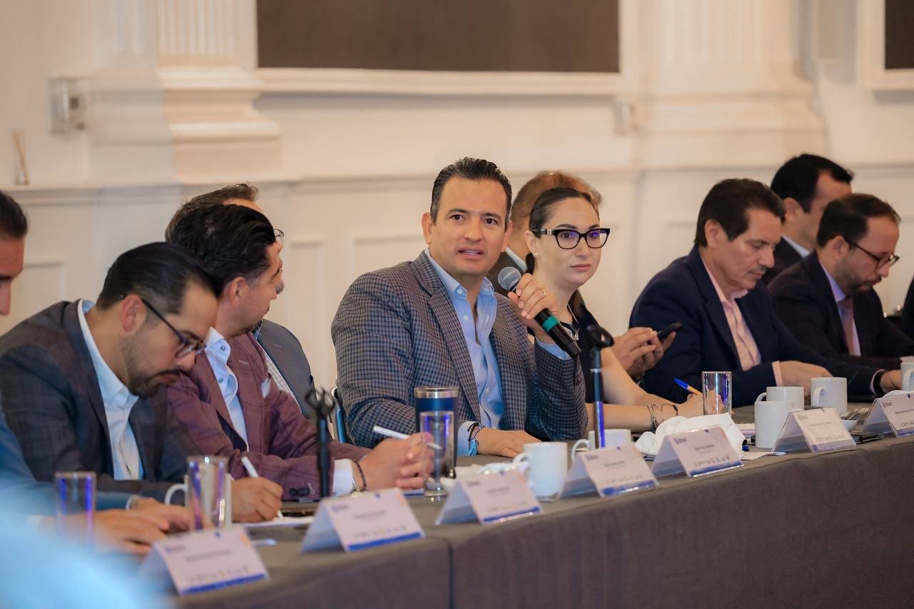 Pide Bonilla a DESEC coordinarse para fortalecimiento de la economía local