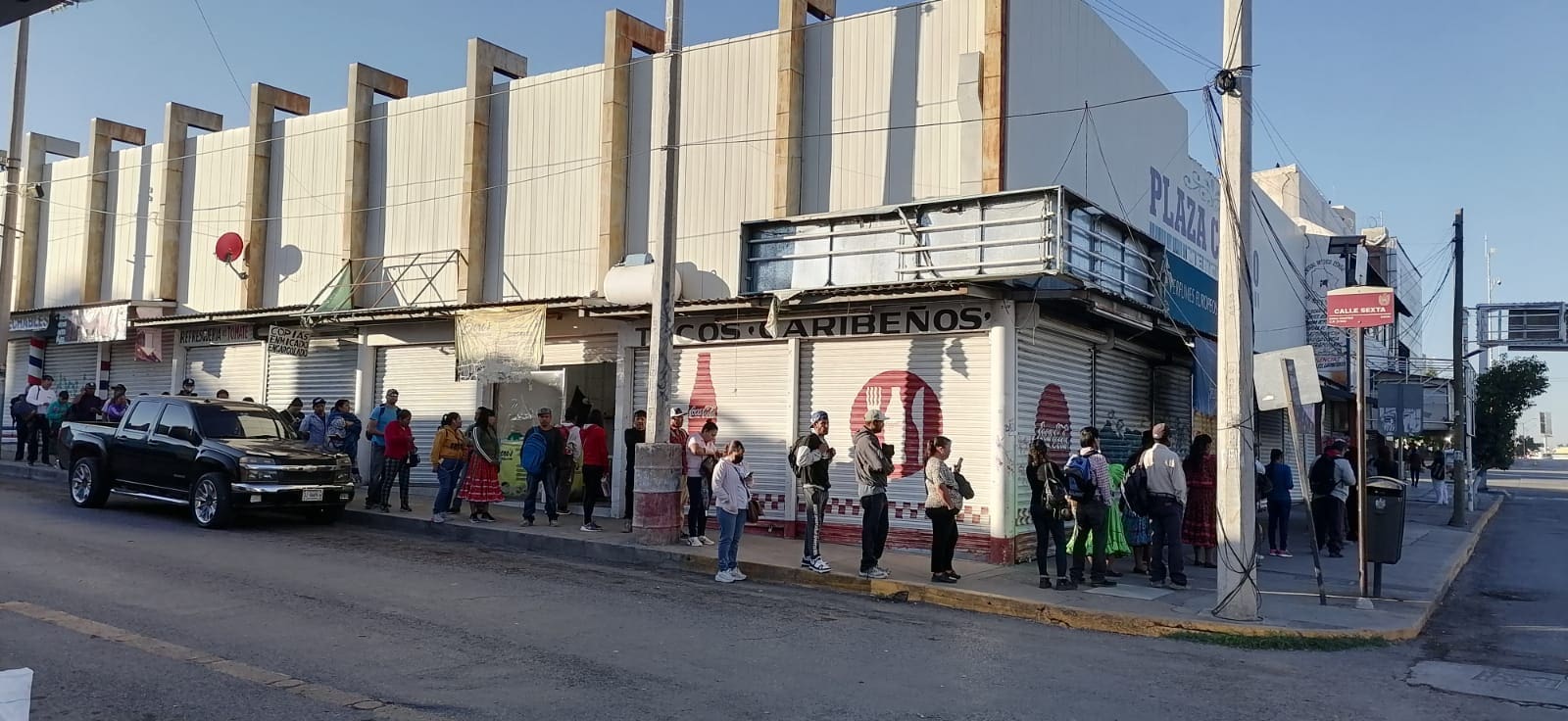 A pesar de nuevos camiones, persisten largas filas en rutas alimentadoras