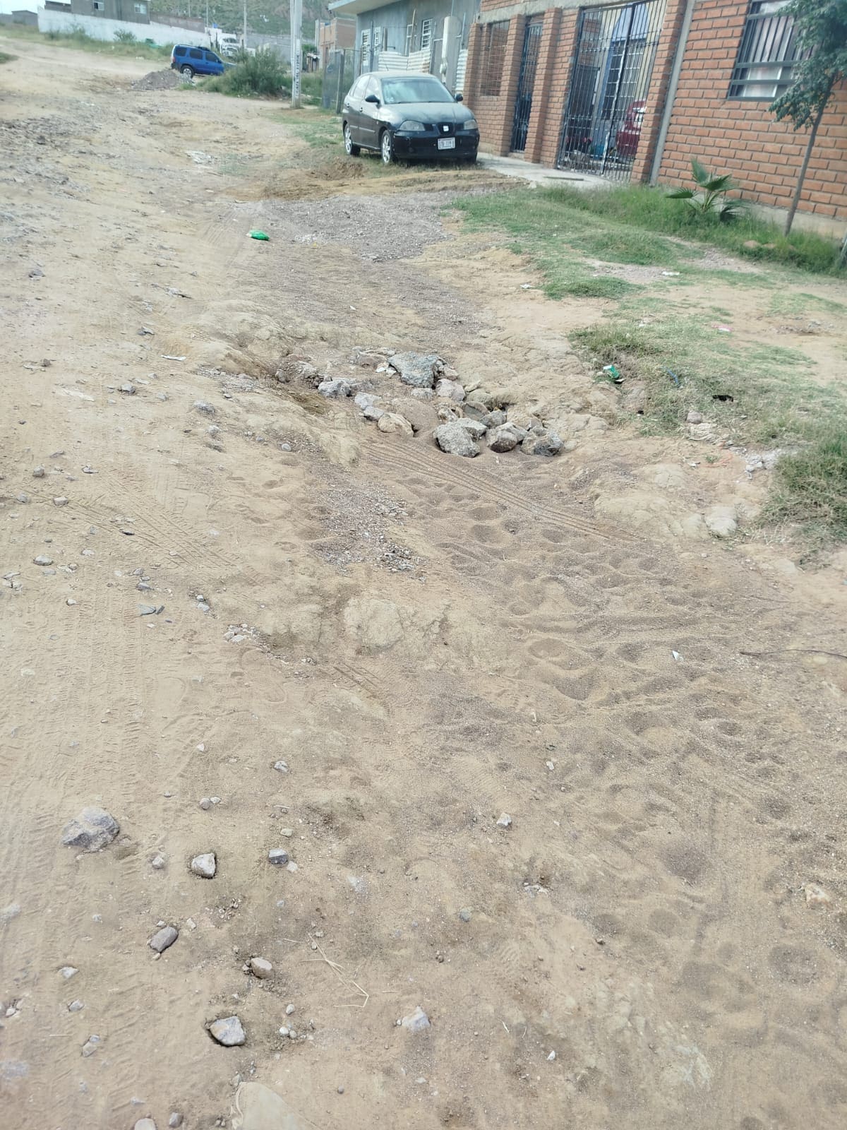 Vecinos denuncian abandono de calle en colonia La Noria: tres meses esperando reparación