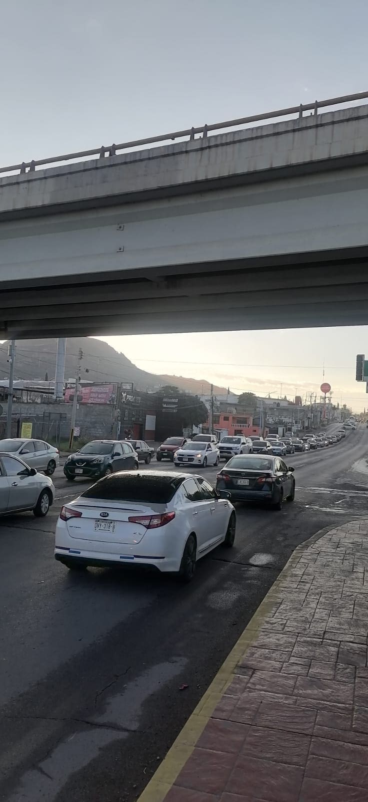 Caos vehicular por semáforos fuera de servicio en cruce de Pacheco y Canal