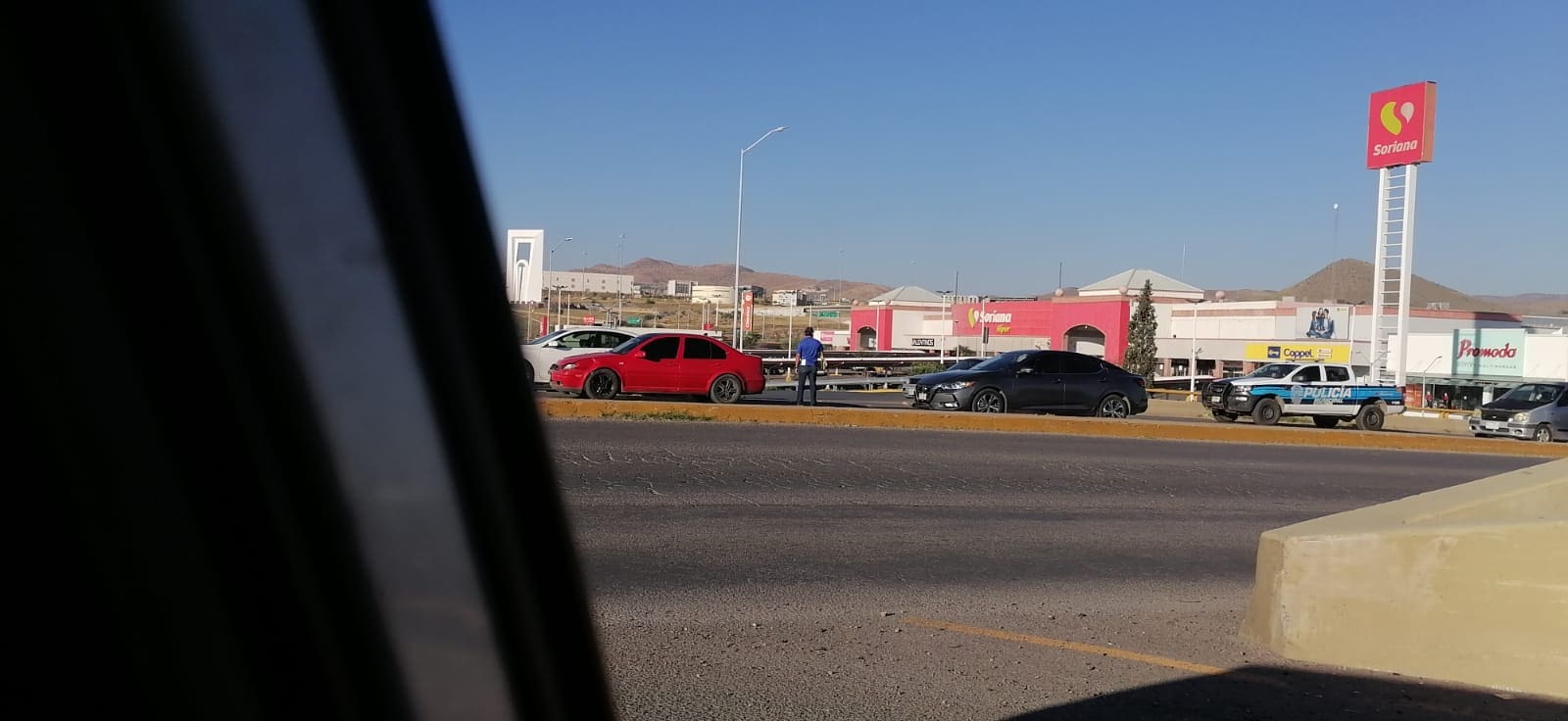 Choque provoca caos vehicular en la avenida Colón y puente de la Homero