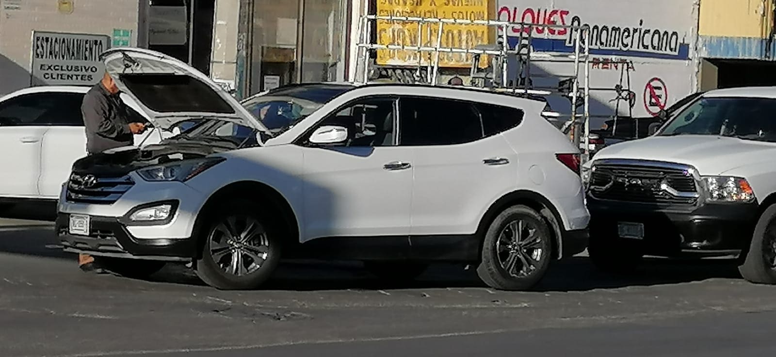 Camioneta se descompone en pleno cruce de Victoria y Díaz Ordaz