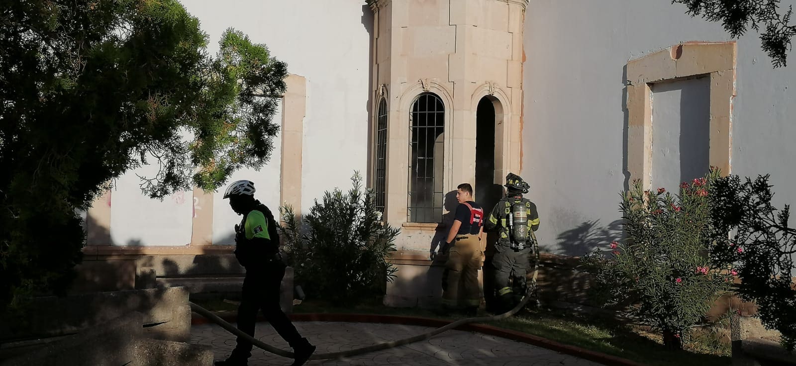 Bomberos controlan incendio en caseta junto a la Quinta Gameros