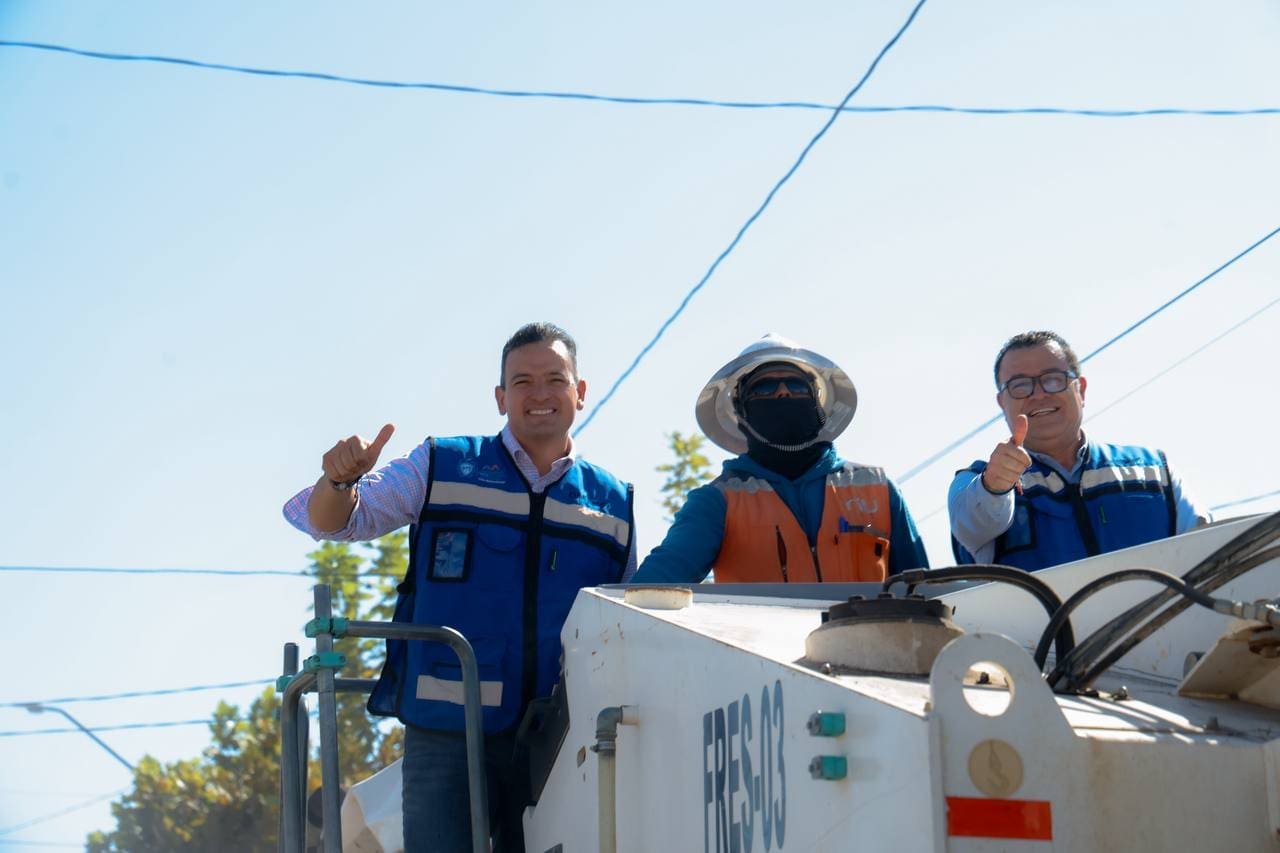 Supervisan avances en recarpeteo de la avenida Miguel Barragán