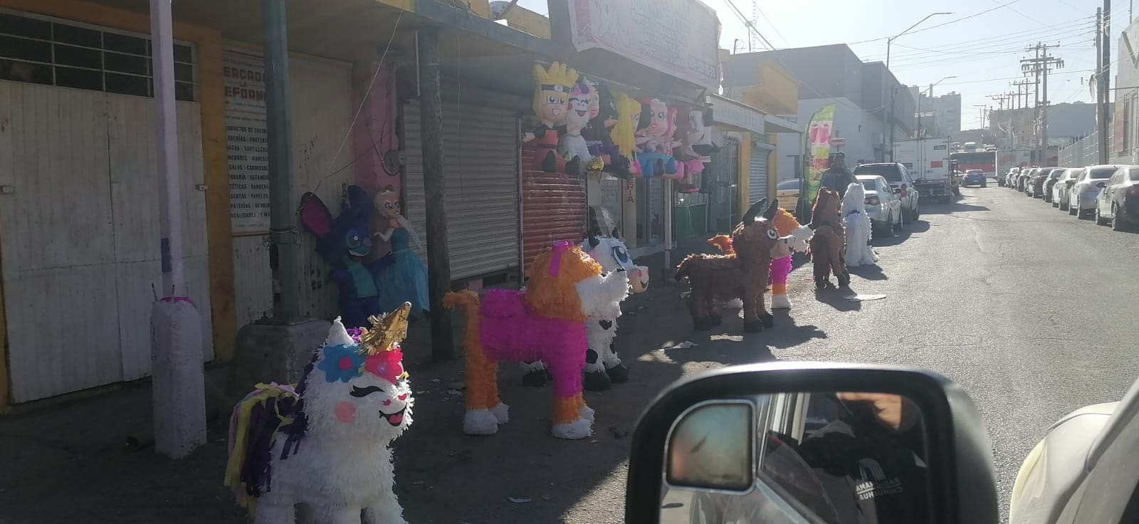 Siguen apartando lugares en el Centro pese a advertencias de la autoridad